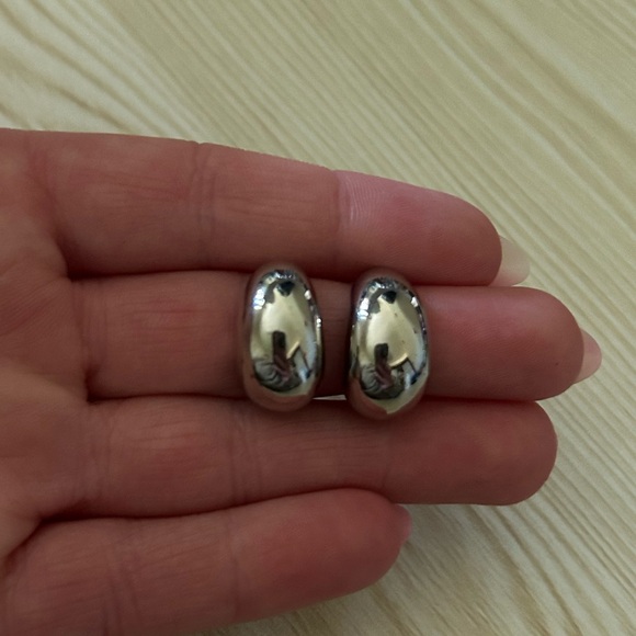 Hypoallergenic silver “it girl” earrings - Picture 3 of 5